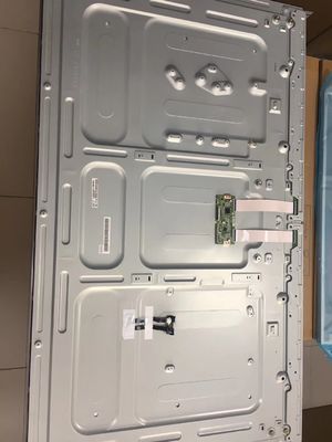 ভালো দাম পেশাদার ডিসপ্লের জন্য ৫০০cd/m2 উজ্জ্বলতা সহ ৫৫ ইঞ্চি ৩৮৪০*২১৬০ পিক্সেল হাই রেজোলিউশন এলসিডি মনিটর অনলাইন